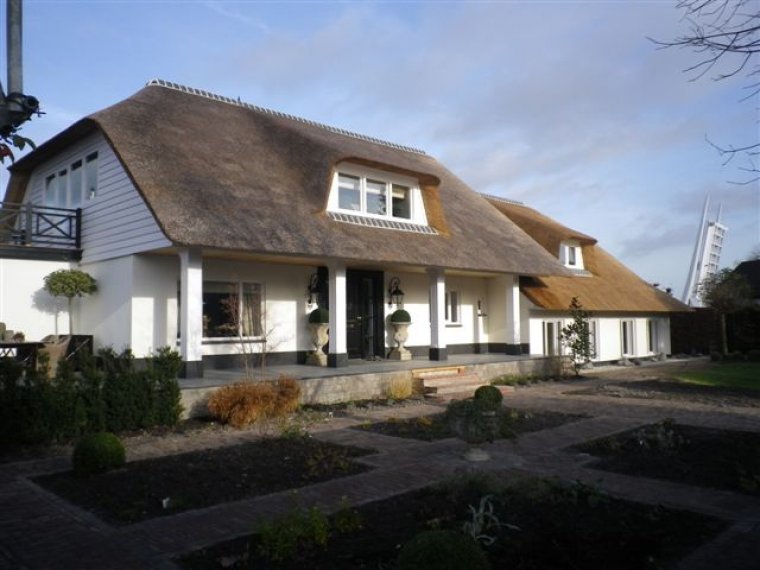 Rietdekkersbedrijf in Gouderak