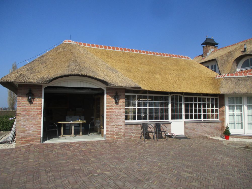 Rieten overkapping in Lekkerkerk
